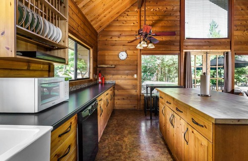 Groveland Cabin | 204 m² Cabin ∙ 3 bedrooms ∙ 6 guests