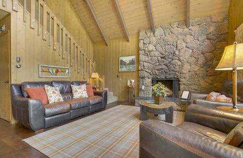 Lake Arrowhead House | 204 m² House ∙ 4 bedrooms ∙ 11 guests