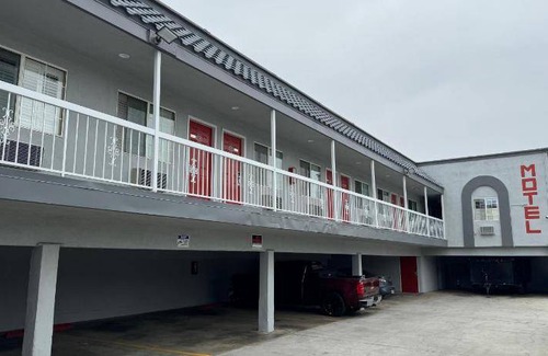North Central Hotel | 204 m² Motel ∙ 127 guests