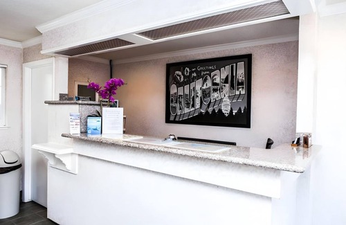 Munras Avenue Hotel | 205 m² Motel ∙ 127 guests