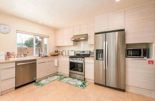 Hacienda Heights Bed & Breakfast | 214 m² Bed and breakfast ∙ 7 bedrooms ∙ 18 guests
