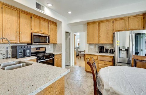 Lake Elsinore House | 221 m² House ∙ 5 bedrooms ∙ 11 guests