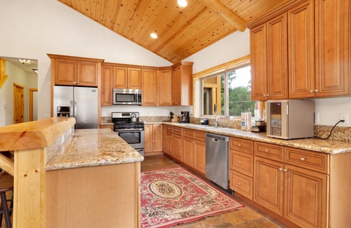 Castle Glen Estates Cabin | 223 m² Cabin ∙ 3 bedrooms ∙ 10 guests