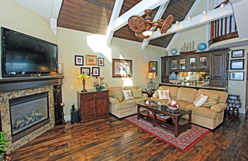 Santa Ana Heights House | 223 m² House ∙ 4 bedrooms ∙ 8 guests