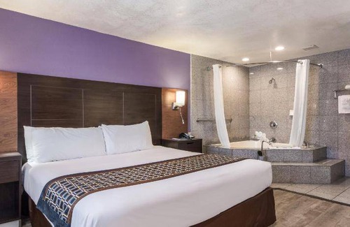 Munras Avenue Hotel | 23 m² Hotel ∙ 6 guests