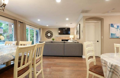 Anaheim Resort House | 232 m² House ∙ 6 bedrooms ∙ 15 guests