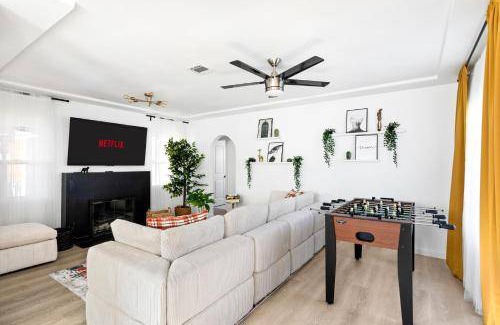 North Hollywood House | 232 m² House ∙ 3 bedrooms ∙ 8 guests
