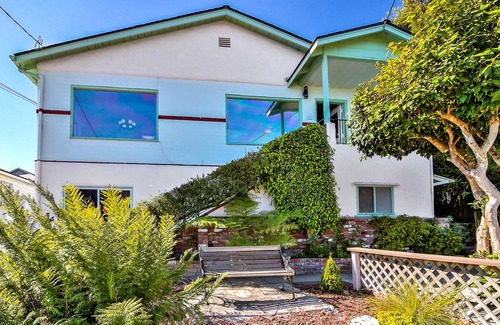 Monterey House | 232 m² House ∙ 4 bedrooms ∙ 7 guests
