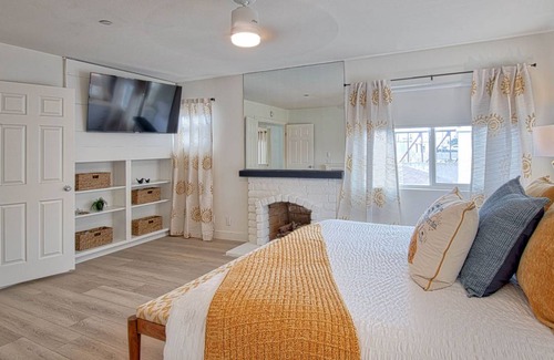 Southwest Anaheim House | 238 m² House ∙ 6 bedrooms ∙ 15 guests
