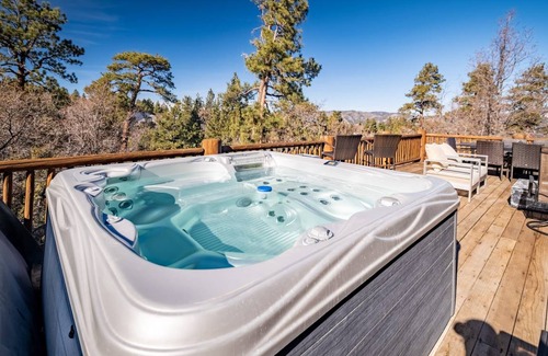 Upper Moonridge House | 239 m² House ∙ 3 bedrooms ∙ 8 guests