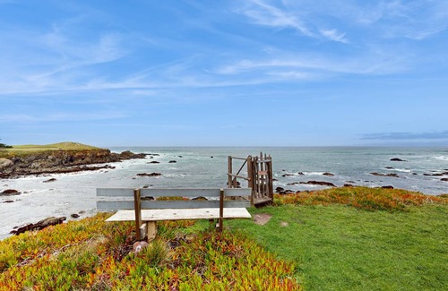 Fort Bragg House | 242 m² House ∙ 2 bedrooms ∙ 4 guests
