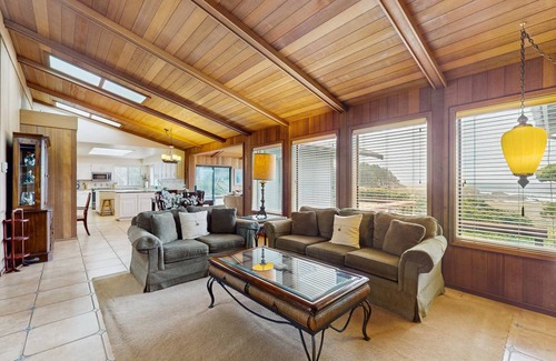 Fort Bragg House | 242 m² House ∙ 2 bedrooms ∙ 4 guests