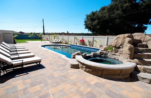 Anaheim Colony Historic District House | 246 m² House ∙ 6 bedrooms ∙ 15 guests