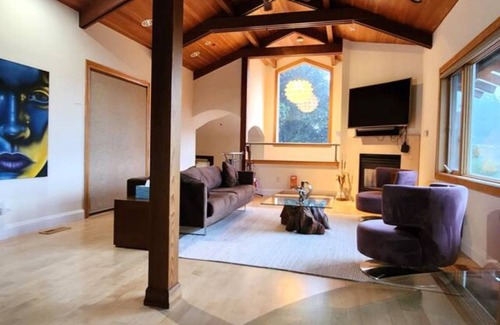 Claremont House | 251 m² House ∙ 2 bedrooms ∙ 5 guests