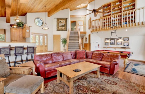 Patton Cabin | 256 m² Cabin ∙ 4 bedrooms ∙ 14 guests