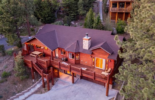 Upper Moonridge House | 260 m² House ∙ 4 bedrooms ∙ 14 guests