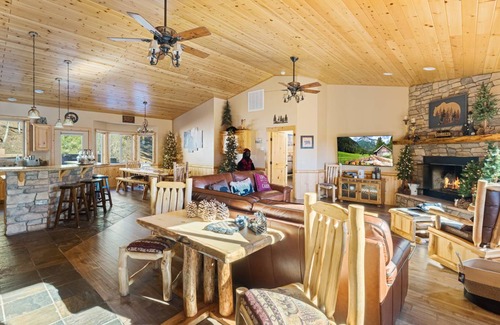 Upper Moonridge House | 260 m² House ∙ 4 bedrooms ∙ 14 guests