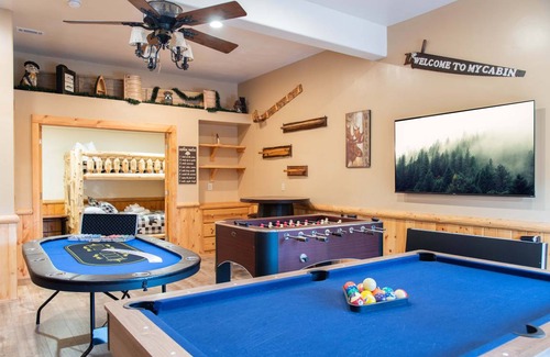Upper Moonridge House | 260 m² House ∙ 4 bedrooms ∙ 14 guests
