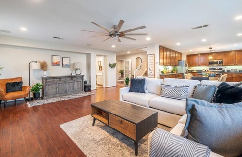 Santa Clarita House | 264 m² House ∙ 4 bedrooms ∙ 8 guests