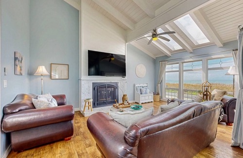 Fort Bragg House | 269 m² House ∙ 3 bedrooms ∙ 12 guests