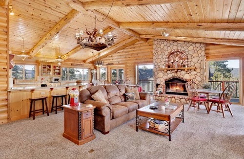 Ironwood Estates Cabin | 277 m² Cabin ∙ 4 bedrooms ∙ 12 guests