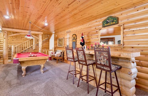 Ironwood Estates Cabin | 277 m² Cabin ∙ 4 bedrooms ∙ 12 guests