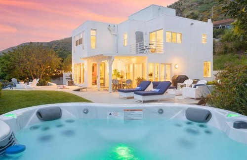Western Malibu Resort | 278 m² Resort ∙ 3 bedrooms ∙ 10 guests