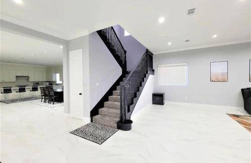 Midway City House | 279 m² House ∙ 5 bedrooms ∙ 16 guests
