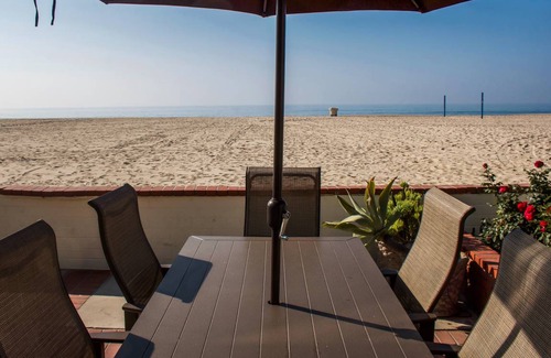 Santa Ana Heights House | 279 m² House ∙ 3 bedrooms ∙ 9 guests