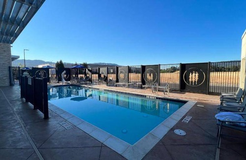 Ukiah Hotel | 28 m² Hotel ∙ 2 bedrooms ∙ 127 guests