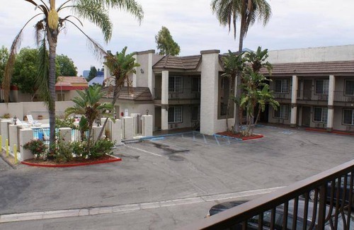 Anaheim Resort Hotel | 28 m² Hotel ∙ 4 guests