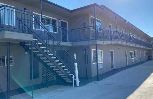 Brea Hotel | 28 m² Motel ∙ 127 guests
