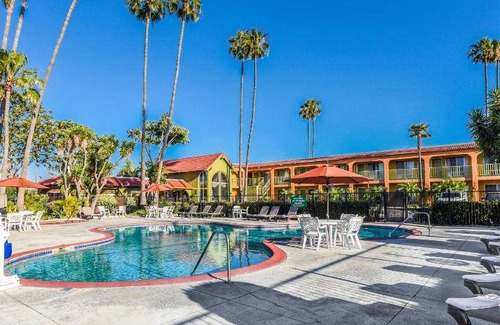 Costa Mesa Hotel | 28 m² Motel ∙ 127 guests