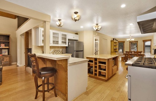 Evergreen Estates Cabin | 296 m² Cabin ∙ 4 bedrooms ∙ 16 guests