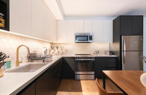 Burbank Apartment | 2BR Hollywood Luxury Condo