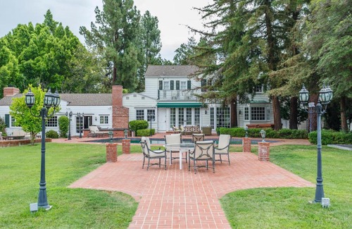 Encino Villa | 3 Acre Estate Encino sleeps 16