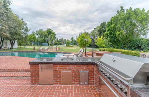Encino Villa | 3 Acre Estate Encino sleeps 16