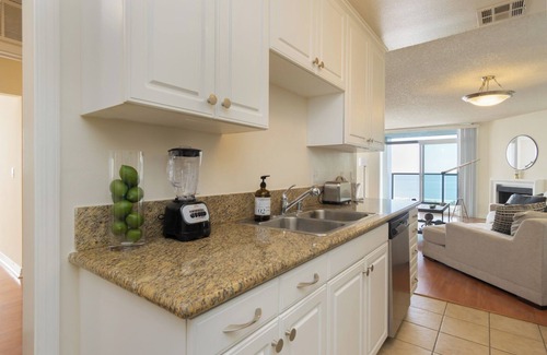 Marina Peninsula Apartment | 3-bedroom apartment in fabulous Marina del Rey with WiFi, fitness room