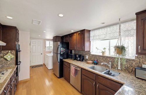 Hawthorne House | 3-bedroom Home near LAX, SoFi Stadium, Beaches and More!