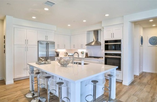 Del Obispo House | 3 Bedroom Townhome 460891 by Houzlet