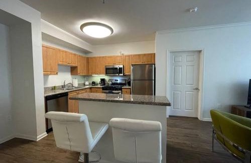 Marina del Rey Apartment | 3 km to Venice Beach Boardwalk Sleeps 6