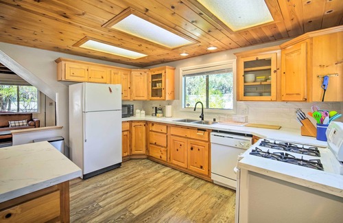 Sugarloaf Cabin | 3 Mi to Lake: Sugarloaf Cabin w/Deck & Yard