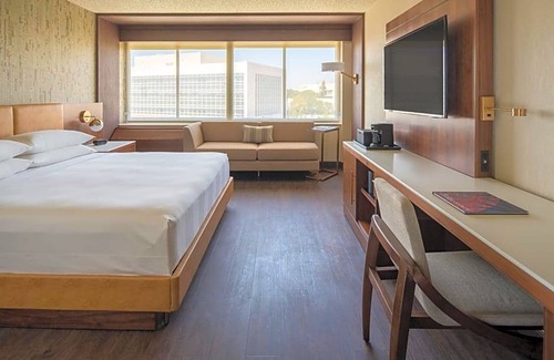 Fullerton Hotel | 3-Star Hotel ∙ Fullerton Marriott at California State University