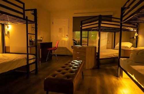 Anaheim Resort Hostel | 300 m² Hostel ∙ 6 guests