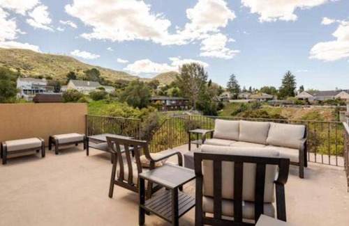 Thousand Oaks House | 302 m² House ∙ 5 bedrooms ∙ 12 guests
