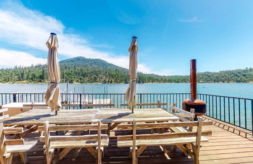 Bass Lake House | 313 m² House ∙ 5 bedrooms ∙ 14 guests