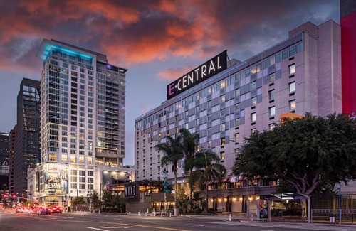 Downtown Los Angeles Hotel | 315 m² Hotel ∙ 127 guests