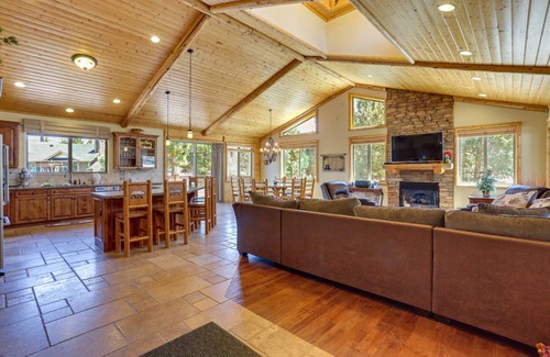 Castle Glen Estates House | 320 m² House ∙ 4 bedrooms ∙ 16 guests