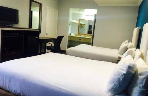 East Manhattan Beach Hotel | 325 m² Hotel ∙ 8 guests