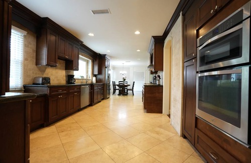Northwest Anaheim House | 325 m² House ∙ 5 bedrooms ∙ 20 guests